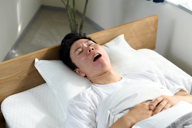激しい「いびき」は心臓からの警告？睡眠時無呼吸症候群（SAS）と心疾患の深い関係